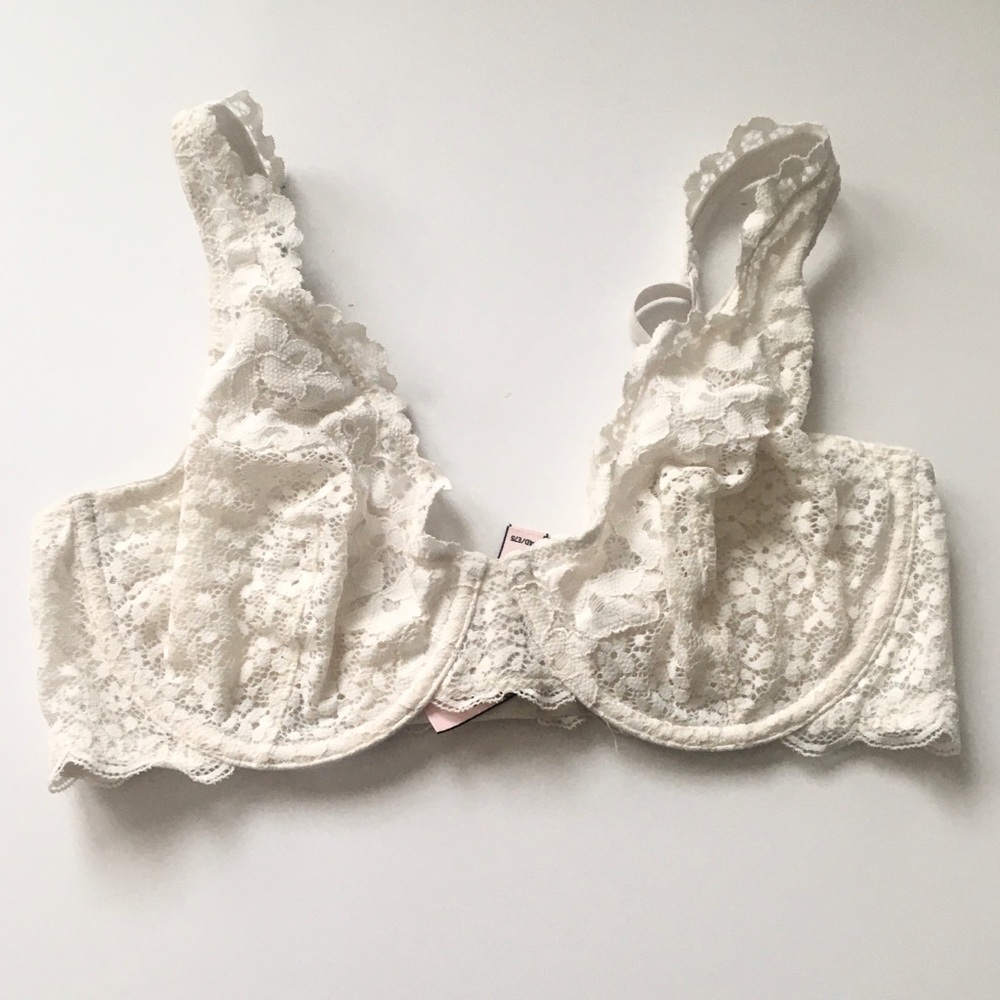LAST CHANCE Victoria’s Secret unlined lace bra